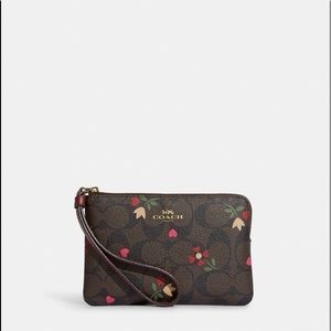 Coach NWT Limited Edition Valentine Heart ❤️ Wristlet